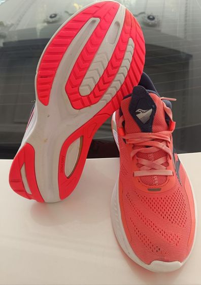 ขายถูก Saucony Pwrrun size 40-250-255cm ของแท้ สภาพสวย ใส่นุ่ม เบามาก รูปที่ 12