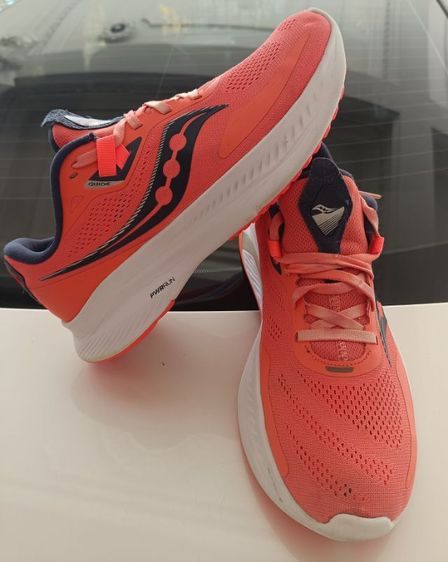 ขายถูก Saucony Pwrrun size 40-250-255cm ของแท้ สภาพสวย ใส่นุ่ม เบามาก