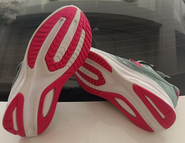 ขายถูก Saucony Pwrrun size 40-250-255cm ของแท้ สภาพสวย ใส่นุ่ม เบามาก รูปที่ 7