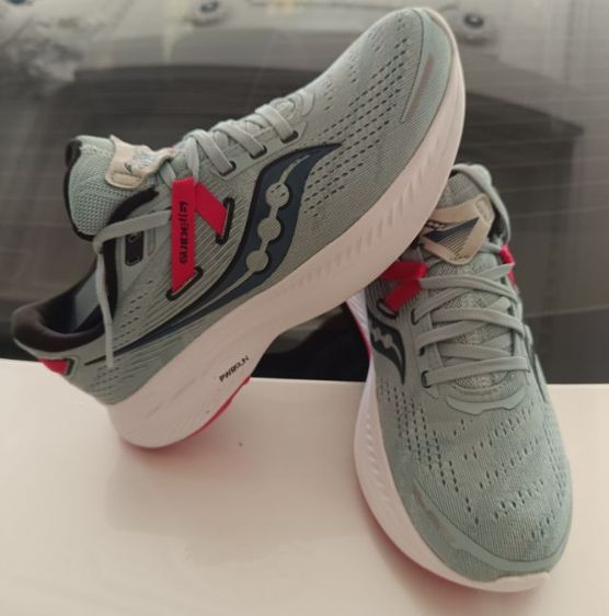 ขายถูก Saucony Pwrrun size 40-250-255cm ของแท้ สภาพสวย ใส่นุ่ม เบามาก