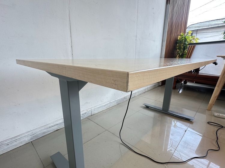 โต๊ะทำงาน ปรับระดับไฟฟ้า ท็อปไม้ MDF สีบีชลายไม้ โครงขาเหล็กสีเทา รูปที่ 5