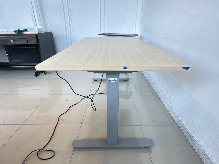 โต๊ะทำงาน ปรับระดับไฟฟ้า ท็อปไม้ MDF สีบีชลายไม้ โครงขาเหล็กสีเทา รูปที่ 3