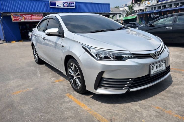 รถ Toyota Altis 1.6 G สี บรอนซ์เงิน