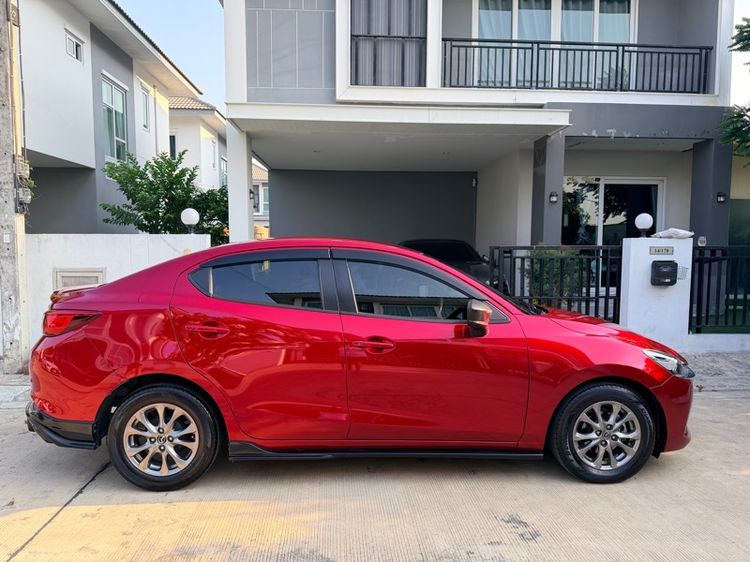 Mazda Mazda 2 2022 1.3 C Sedan เบนซิน ไม่ติดแก๊ส เกียร์อัตโนมัติ แดง รูปที่ 4