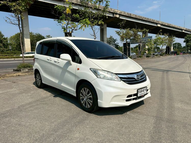 Honda Freed 2012 1.5 SE Sedan เบนซิน ไม่ติดแก๊ส เกียร์อัตโนมัติ ขาว
