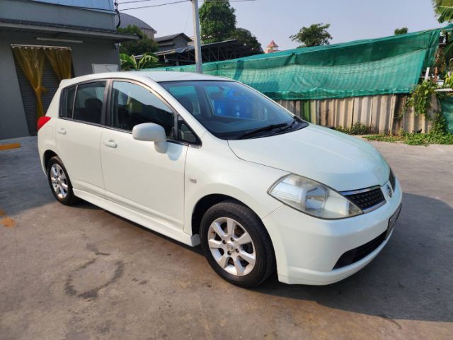 Nissan Tiida 2007 1.6 M Latio Sedan เบนซิน ไม่ติดแก๊ส เกียร์อัตโนมัติ ขาว รูปที่ 2