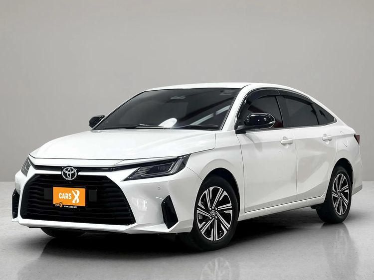 รถ Toyota Yaris ATIV 1.2 Premium Luxury สี ขาว