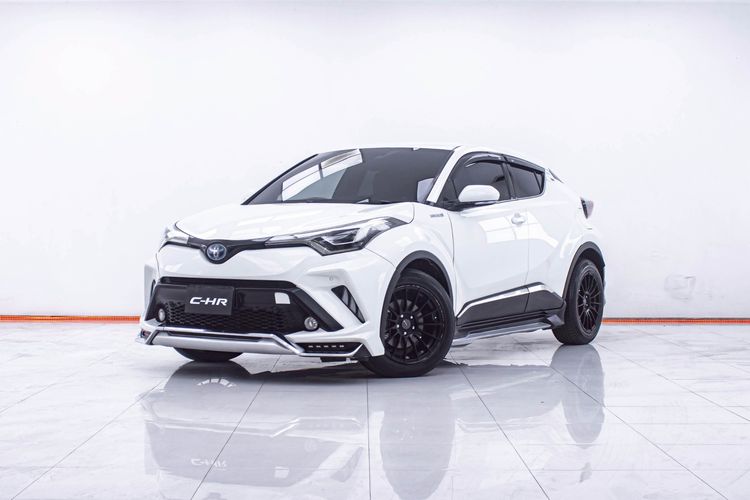 รถ Toyota C-HR 1.8 HV Hi สี ขาว