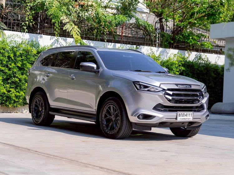 รถ Isuzu MU-X 3.0 Ultimate AT 4WD สี บรอนซ์เงิน
