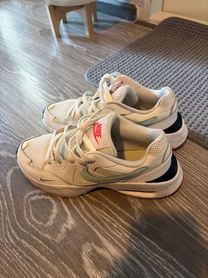 nike มือ2สภาพนางฟ้าพร้อมกช่อง รูปที่ 2