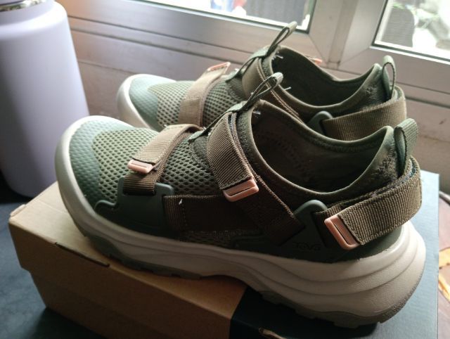 รองเท้าteva รูปที่ 4