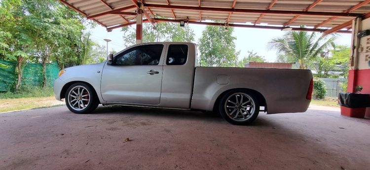 รถ Toyota Hilux Vigo 2.7 สี เทา