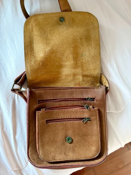 กระเป๋าสะพายหนังแท้สีน้ำตาลมือสอง รูปที่ 3
