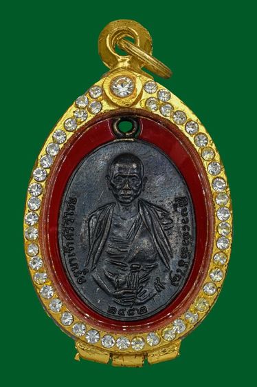 เหรียญครูบาศรีวิชัย รุ่นเเรก ปี2482 พิมพ์สองชาย สภาพสวยมากไม่ผ่านการใช้ พระวางหิ้วเก็บเก่ามายาวนาน สวยคมรมดำเต็มๆ พบน้อยมาก รูปที่ 2