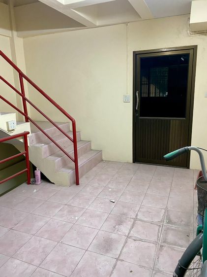 ด่วน ขายอาคารพาณิชย์ 4.5 ชั้น 2 คูหา ถ.หนามแดง พร้อมเข้าอยู่ แบ่งขายคูหาละ 8.29 ล้าน 50 ตรว ใกล้MRT สถานีศรีด่าน รูปที่ 3