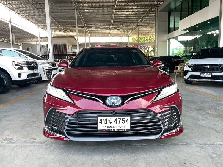 Toyota Camry 2023 2.5 HEV Premium Luxury Sedan ไฮบริด ไม่ติดแก๊ส เกียร์อัตโนมัติ แดง รูปที่ 2