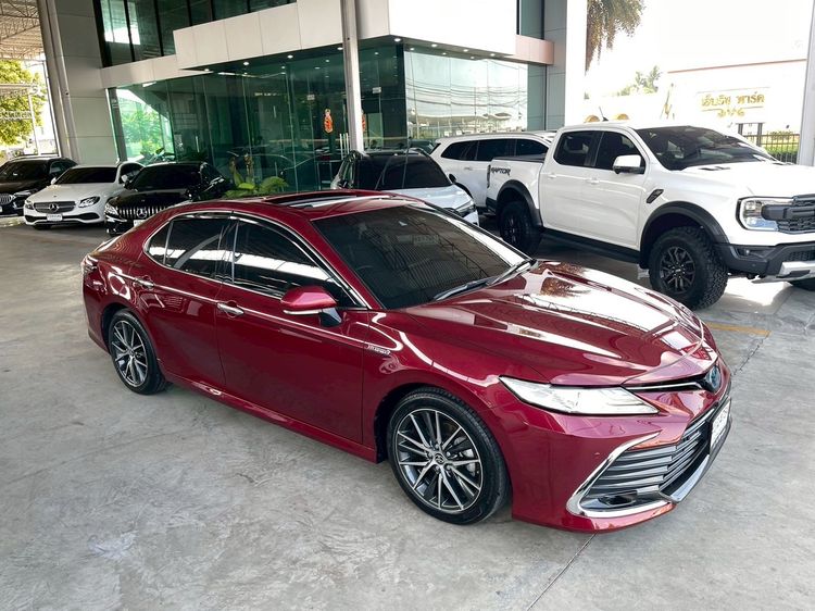 Toyota Camry 2023 2.5 HEV Premium Luxury Sedan ไฮบริด ไม่ติดแก๊ส เกียร์อัตโนมัติ แดง รูปที่ 3