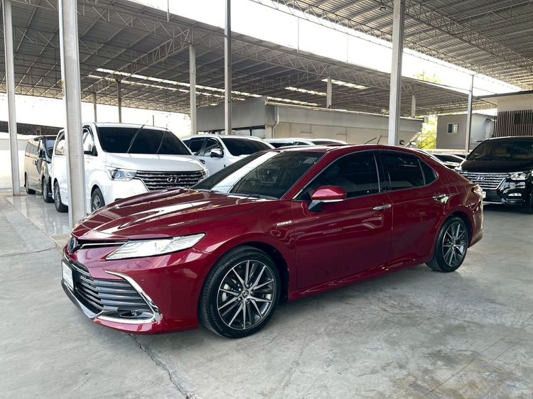 รถ Toyota Camry 2.5 HEV Premium Luxury สี แดง