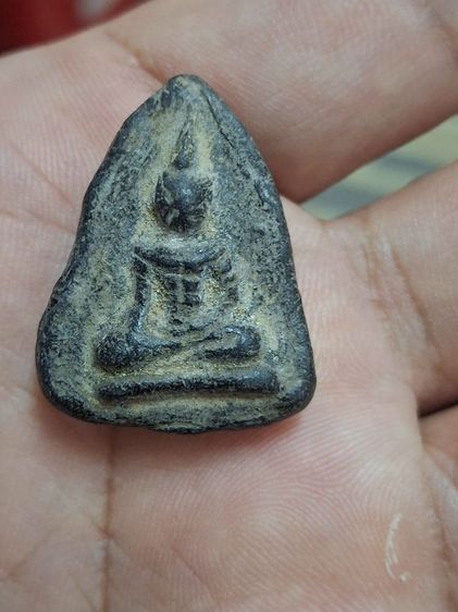 พระนางกำแพงกลีบบัว