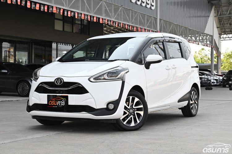 รถ Toyota Sienta 1.5 V สี ขาว