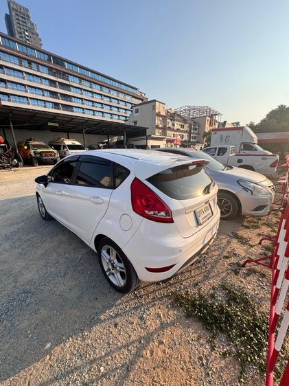 Ford Fiesta 2013 1.5 Sport Van เบนซิน ไม่ติดแก๊ส เกียร์อัตโนมัติ ขาว รูปที่ 2