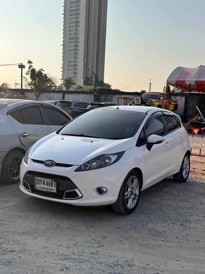 รถ Ford Fiesta 1.5 Sport สี ขาว