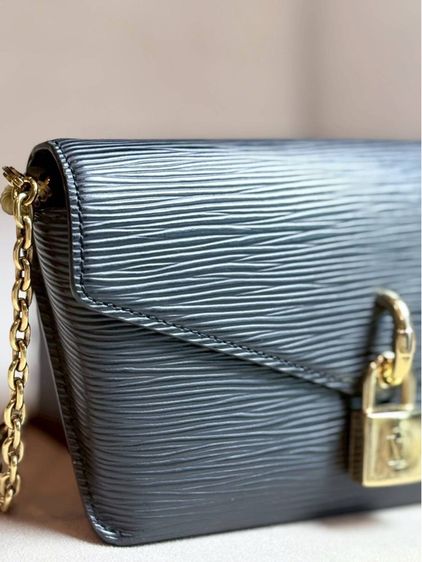LV padlock on strap epi leather black microchip  รูปที่ 4