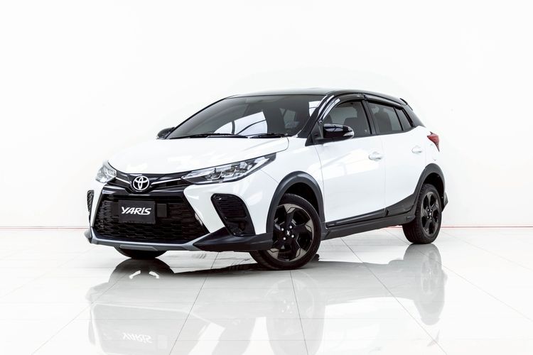 รถ Toyota Yaris 1.2 Sport X สี ขาว