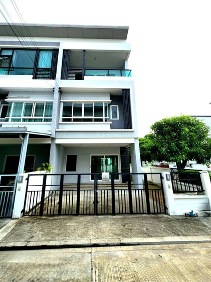 Vายทาวน์โฮมวัชรพล 3ชั้น หลังมุม  หมู่บ้าน The Ricco Town วัชรพล ถนนร่วมมิตรพัฒนา(ห้าแยกวัชรพล) รามอินทรา บางเขน