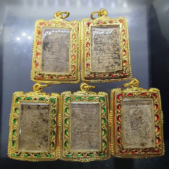 พระสมเด็จเนื้อผงวัดระฆัง ชุดเลี่ยมกรอบทองลงยา 5 พิมพ์ รุ่น “รวมพระเกจิในสมัยรัชกาลที่ ๙” จัดสร้างโดยวัดระฆังโฆสิตาราม วรมหาวิหาร คณะ ๙ ปี255 รูปที่ 4