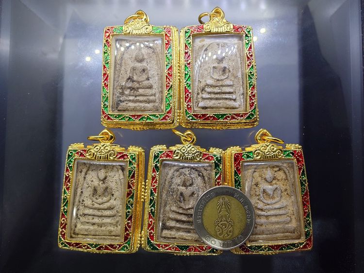 พระสมเด็จเนื้อผงวัดระฆัง ชุดเลี่ยมกรอบทองลงยา 5 พิมพ์ รุ่น “รวมพระเกจิในสมัยรัชกาลที่ ๙” จัดสร้างโดยวัดระฆังโฆสิตาราม วรมหาวิหาร คณะ ๙ ปี255 รูปที่ 5