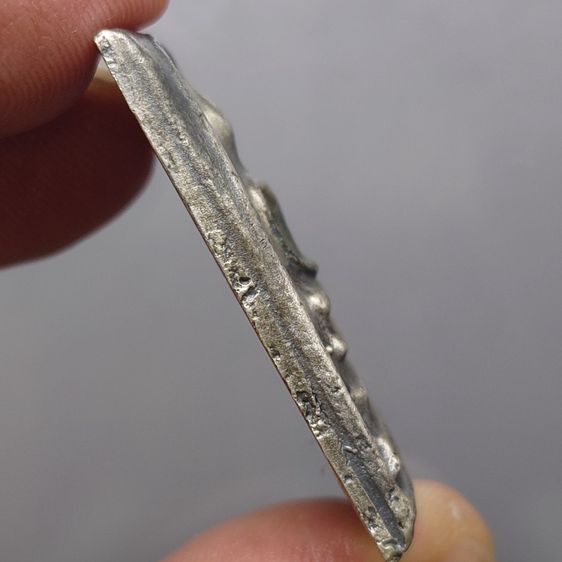 พระสมเด็จวัดระฆัง หลังสมเด็จโต พิมพ์นิยม เนื้ออัลปาก้า จัดสร้างโดย มูลนิธิคณะแพทย์ศาสตร์ มหาวิทยาลัยมหิดล พ.ศ.2544 พร้อมตลับเดิม รูปที่ 6