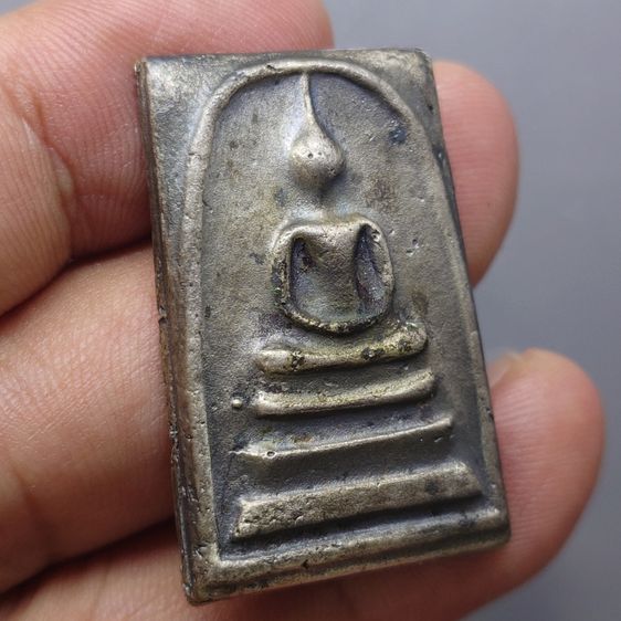 พระสมเด็จวัดระฆัง หลังสมเด็จโต พิมพ์นิยม เนื้ออัลปาก้า จัดสร้างโดย มูลนิธิคณะแพทย์ศาสตร์ มหาวิทยาลัยมหิดล พ.ศ.2544 พร้อมตลับเดิม รูปที่ 4