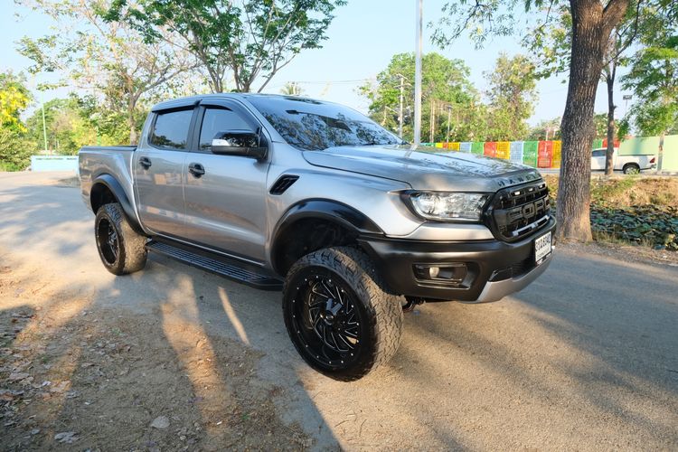 รถ Ford Ranger 2.2 Hi-Rider XLT สี บรอนซ์เงิน
