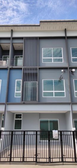 ขายทาว์นโฮม 3 ชั้น  ม.สัมมากร อเวนิว สุวรรณภูมิ