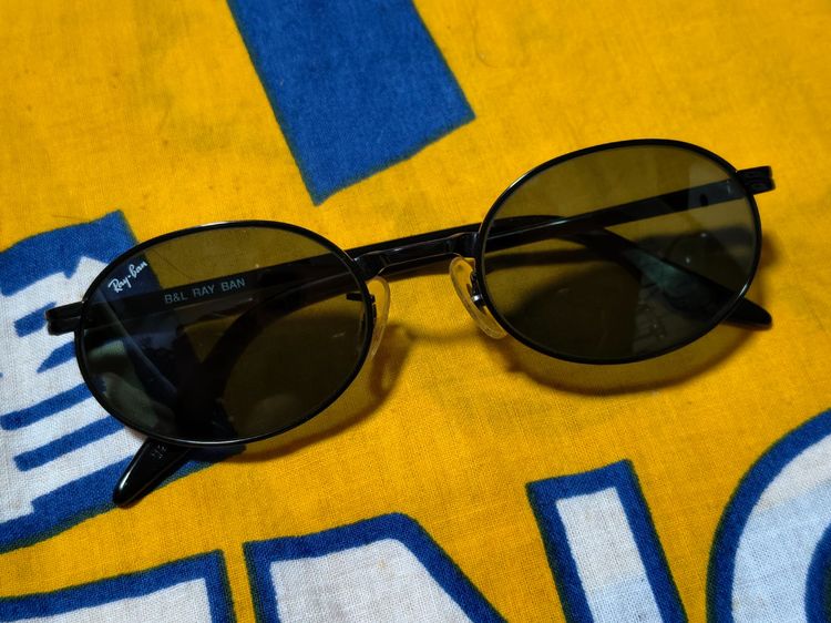 แว่นตากันแดดวินเทจจากแบรนด์ Ray-Ban รุ่น Sidestreet Oval (W2775)