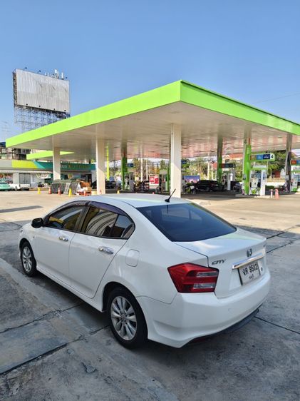 Honda City 2013 1.5 V i-VTEC Sedan เบนซิน ไม่ติดแก๊ส เกียร์อัตโนมัติ ขาว รูปที่ 2