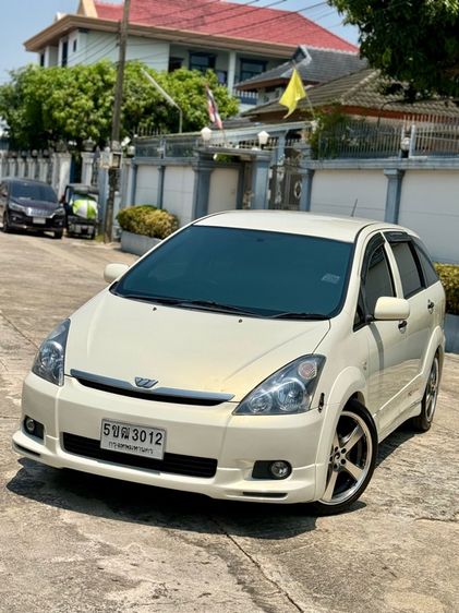 รถ Toyota Wish 2.0 Q Sport Touring II สี ขาว