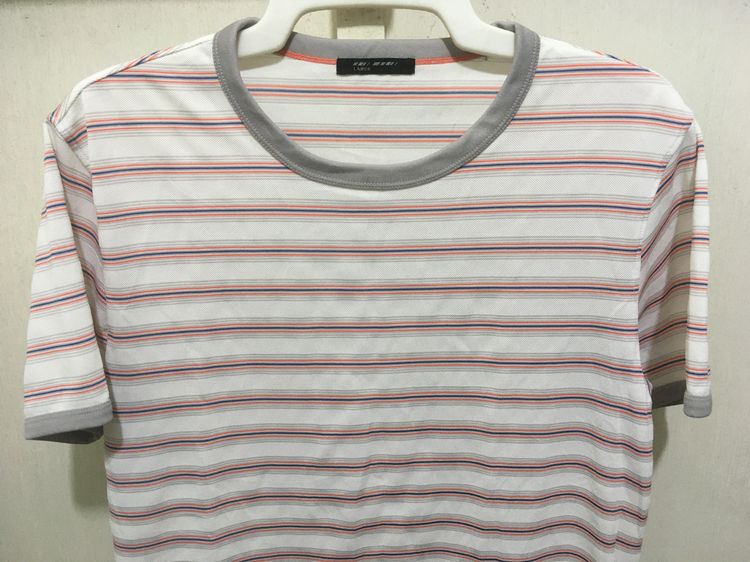 เสื้อยืด แบรนด์ UNIQLO สีลายริ้วขาวส้มน้ำเงิน รูปที่ 3