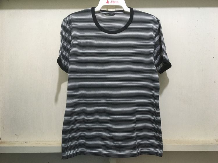 เสื้อทีเชิ้ต เสื้อยืด แบรนด์ UNIQLO สีลายริ้วดำขาวเทา