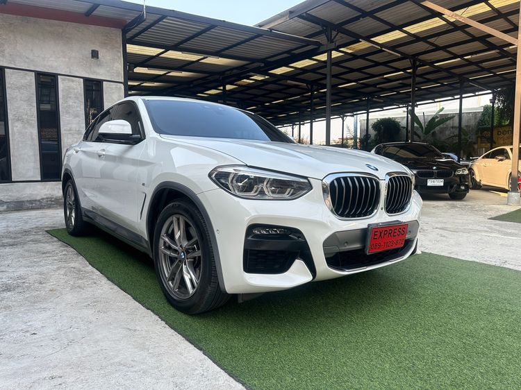 รถ BMW X4 2.0 xDrive20d M Sport 4WD สี ขาว