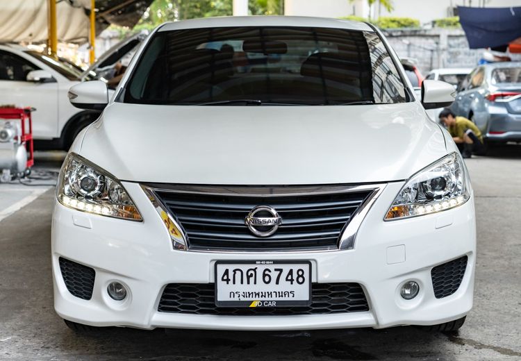 รถ Nissan Sylphy 1.8 V สี ขาว