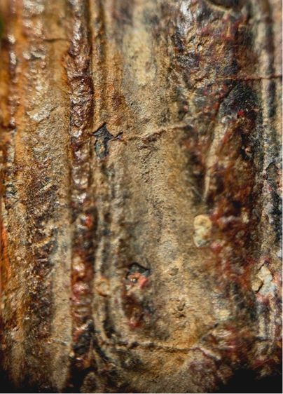 พระร่วงหลังรางปืน พิมนิยม กรุวัดพระศรีรัตนมหาธาตุราชวรวิหาร  หรือกรุวัดพระปรางค์ สุโขทัย   เนื้อตะกั่วสนิมแดง รูปที่ 9