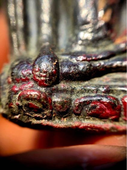 พระยอดขุนพล ซุ้มเรือนแก้ว กรุวัดพระศรีรัตนมหาธาตุ ลพบุรี เนื้อตะกั่วสนิมแดง รูปที่ 8