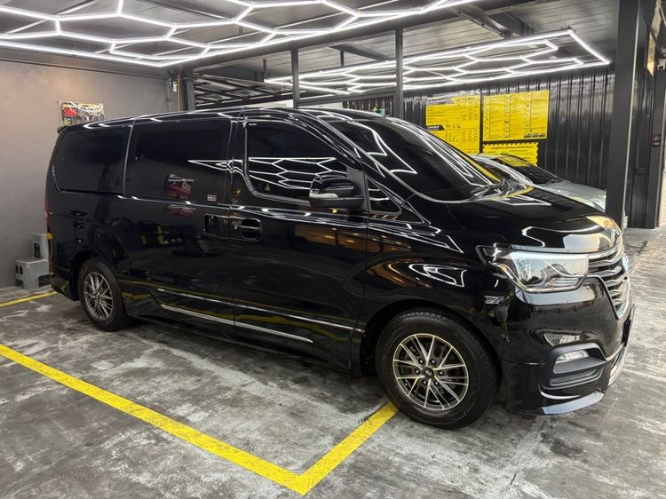 Hyundai H-1  2023 2.5 Elite Van ดีเซล เกียร์อัตโนมัติ ดำ รูปที่ 2