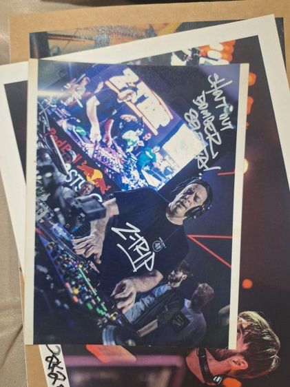 รูปภาพพร้อมลายเซ็น รูปที่ 3