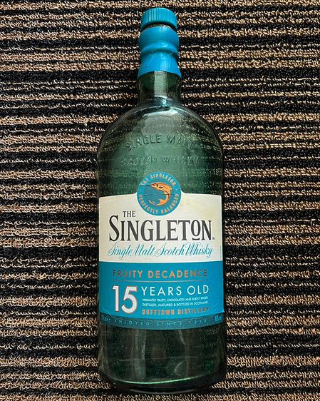 ขวดเปล่า The Singleton 15 ปี ขนาด 700 ml.ใช้สำหรับเก็บสะสม ทำเป็นแจกัน ตัดทำเป็นแก้วน้ำ ฯลฯ