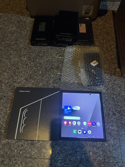 Galaxy Z Fold 5 512 GB ขายSamsungFold7สีใหม่Jet Black512กิ๊กยกกล่องอีมี่ตรงจอกางสุดสวยๆหายากมากๆสูนTrueใช้งานดีทุกๆฟังชั่นถูกๆ