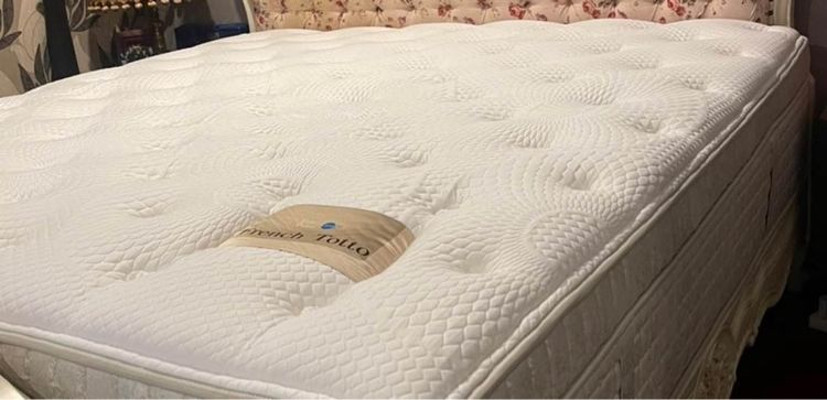 ที่นอน Omazz 6 ฟุต สภาพใหม่(บ้านตัวอย่าง)