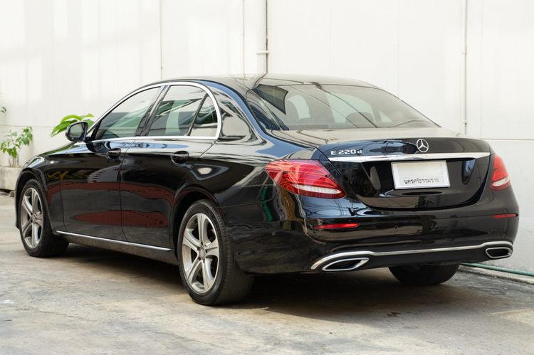 Mercedes-Benz E-Class 2017 E220 Sedan ดีเซล ไม่ติดแก๊ส เกียร์อัตโนมัติ ดำ รูปที่ 2